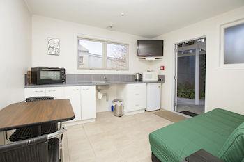 Tudor Oaks Motel Mangawhai Exterior photo