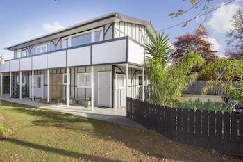 Tudor Oaks Motel Mangawhai Exterior photo